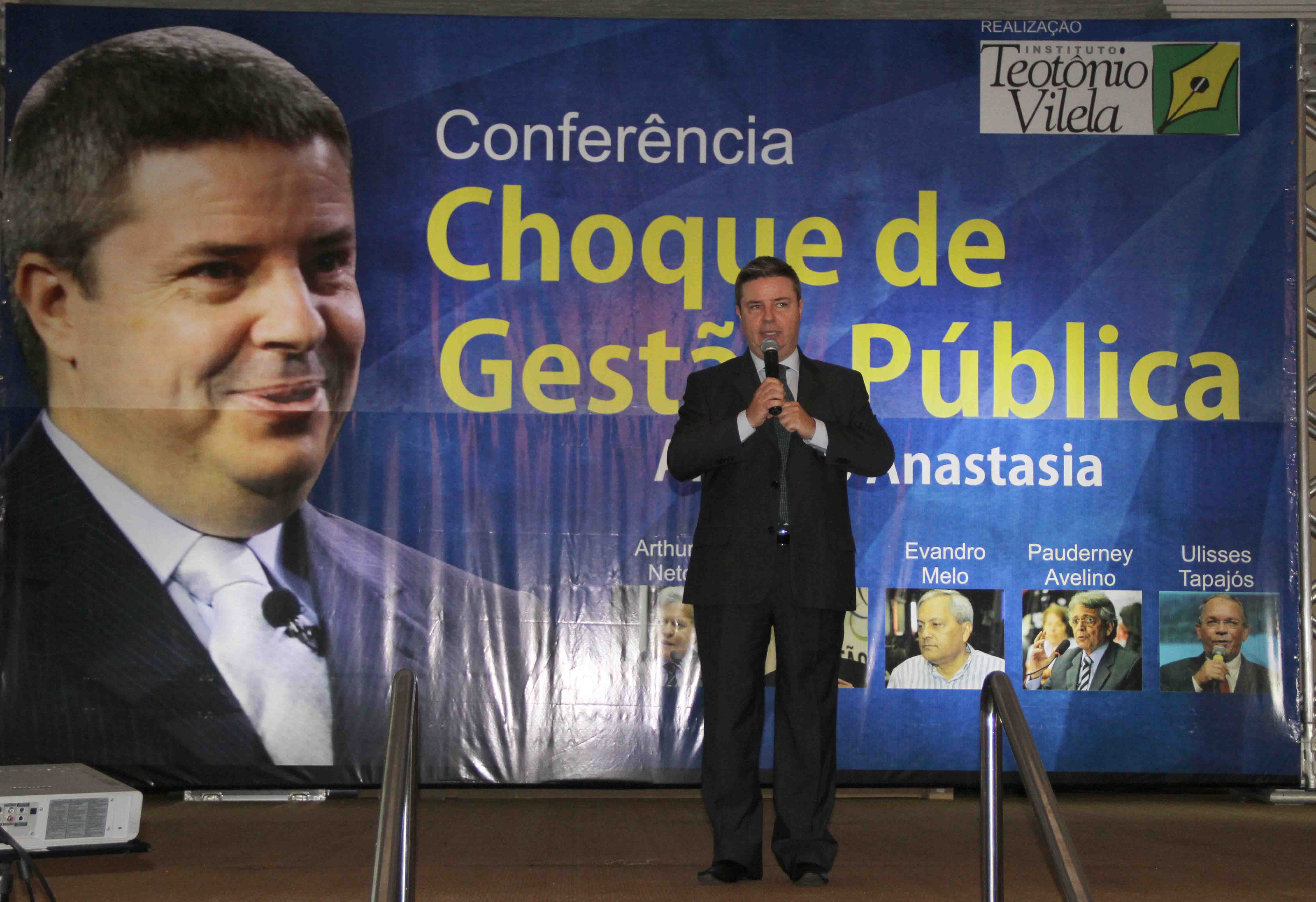 O governador Antonio Anastasia participa da conferência “Choque de Gestão Pública”, organizado pelo Instituto Teotônio Vilela (ITV) do Amazonas. Data: 22-02-13 Local: Manaus Crédito: Arlesson Sicsu
